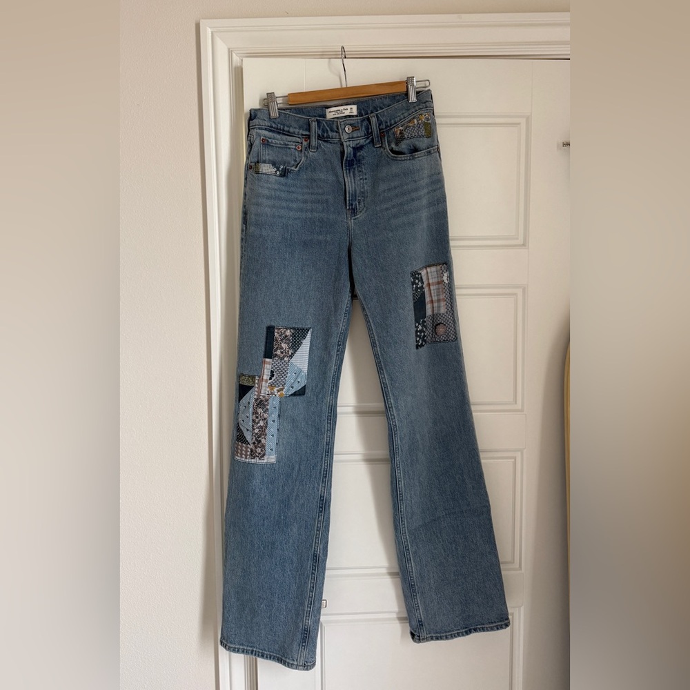 Abercrombie & Fitch Quilted Patchwork High Rise 90s Relaxed Jeans - Picture 3 of 8